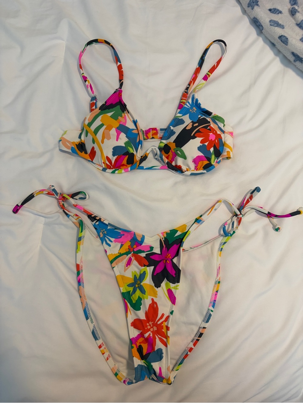 Target Floral Swimsuit Bikini Set Size Medium Top Size Large Bottoms